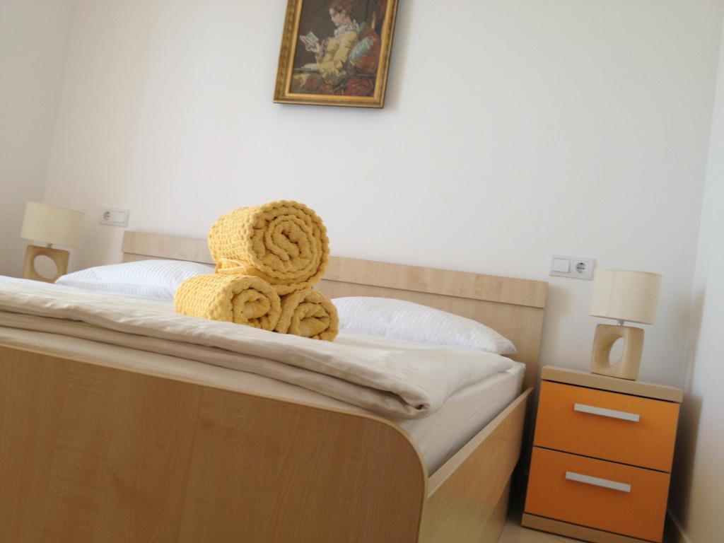 Apartments Villa Amalia Омиш Экстерьер фото