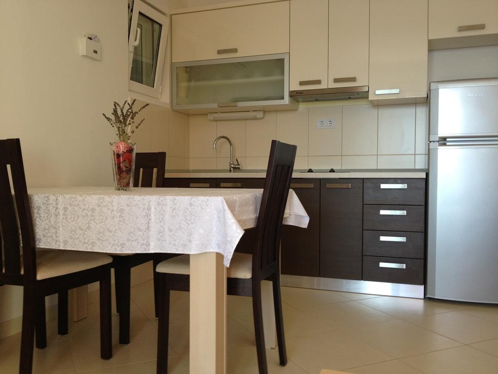 Apartments Villa Amalia Омиш Номер фото