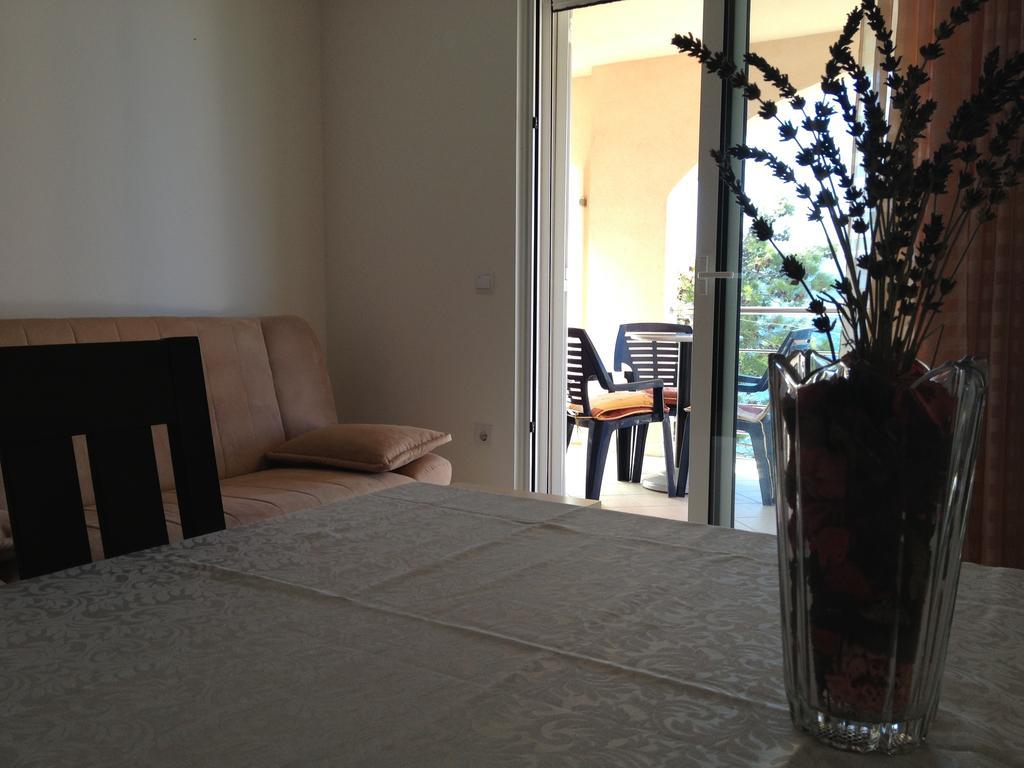 Apartments Villa Amalia Омиш Экстерьер фото