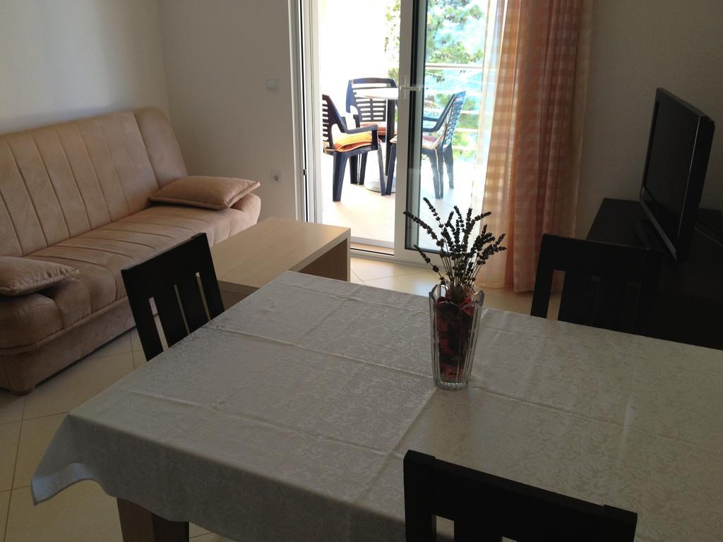 Apartments Villa Amalia Омиш Экстерьер фото