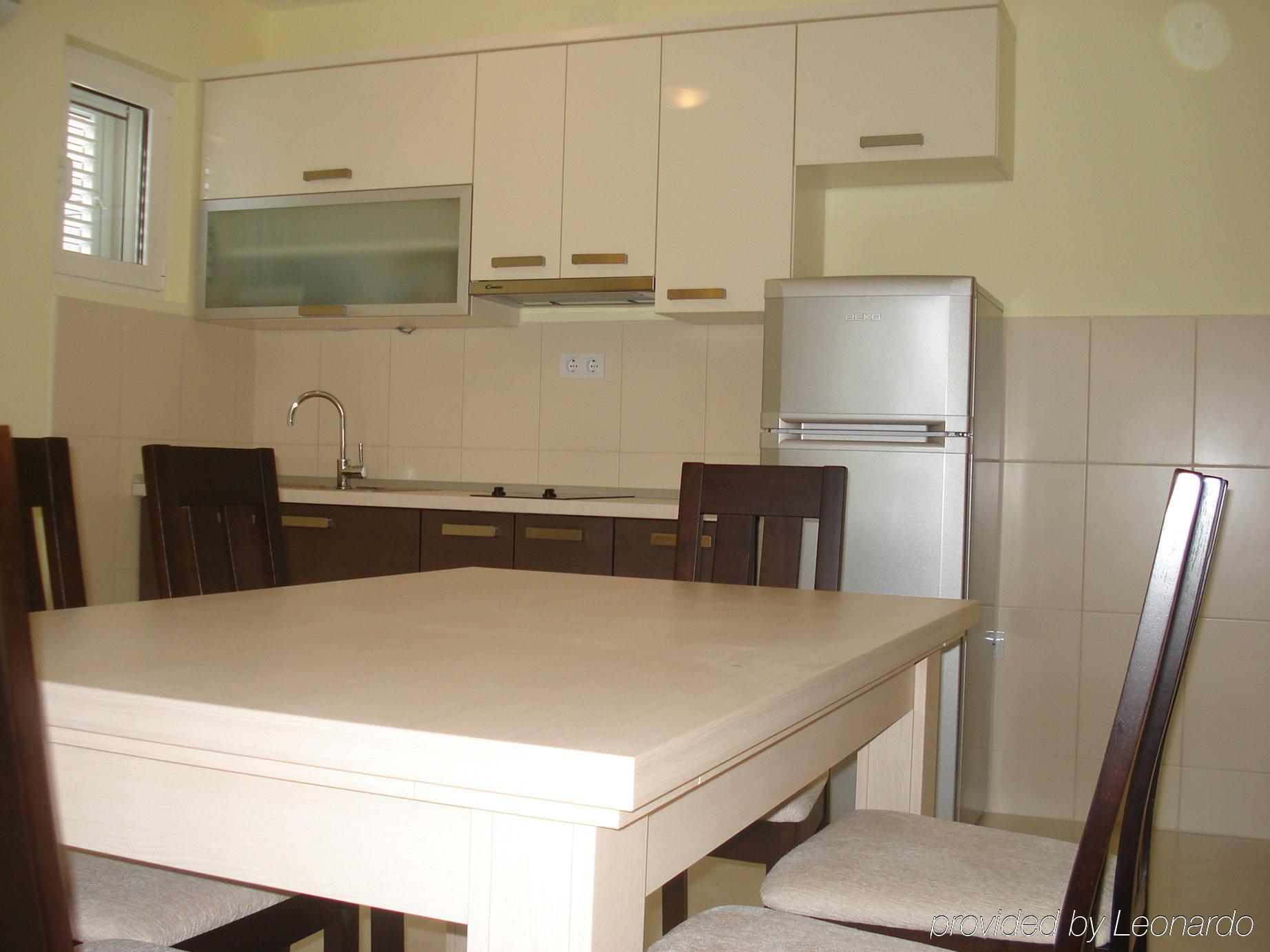 Apartments Villa Amalia Омиш Экстерьер фото