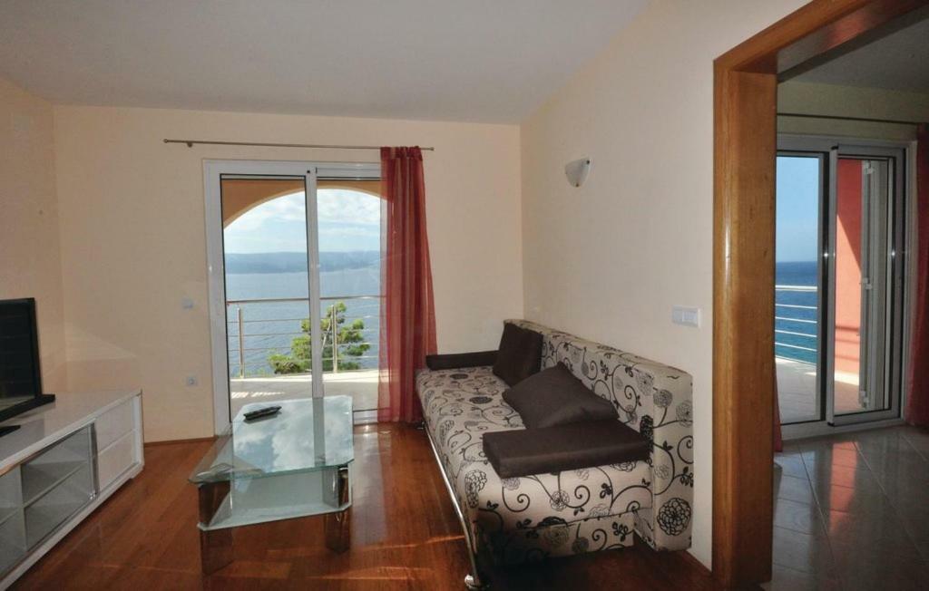 Apartments Villa Amalia Омиш Экстерьер фото